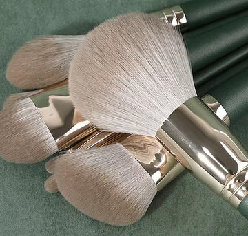 14 soft/fluffy green makeup brushes